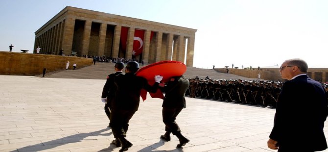 Erdoğan, Anıtkabir'de Düzenlenen Törene Katıldı