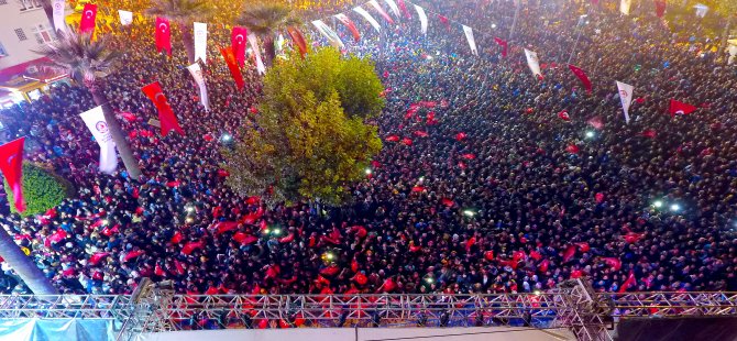 Onbinler Cumhuriyet Konseri'ne Akın Etti