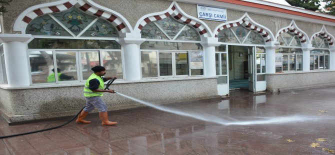 Dikili'de İbadethaneler Periyodik Olarak Temizleniyor