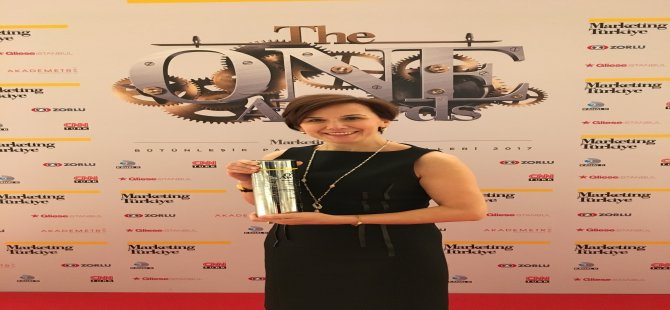 The One Awards Ödülünü Teknosa Aldı