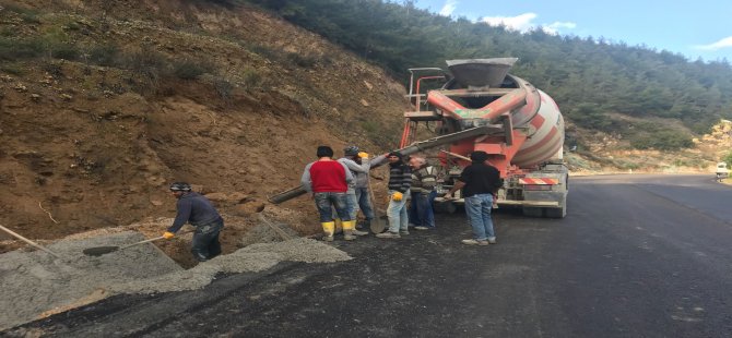 Asfaltın Güvenliği İçin Hendek Kaplanıyor