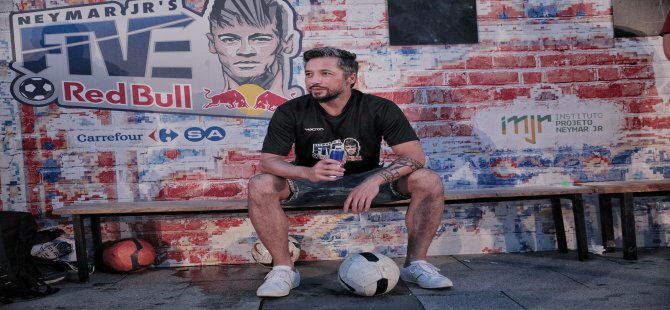 İlhan Mansız: “Sokakta Oynanan Futbolun Yeri Bambaşka”