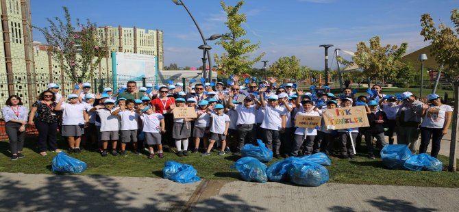 Atatürk Kent Parkı’nda Çöp Toplama Etkinliği