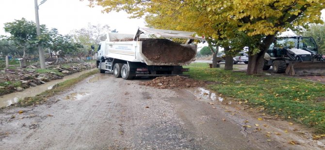 Karaali’de 6 Buçuk Kilometrelik Sulama Kanalı Temizleniyor