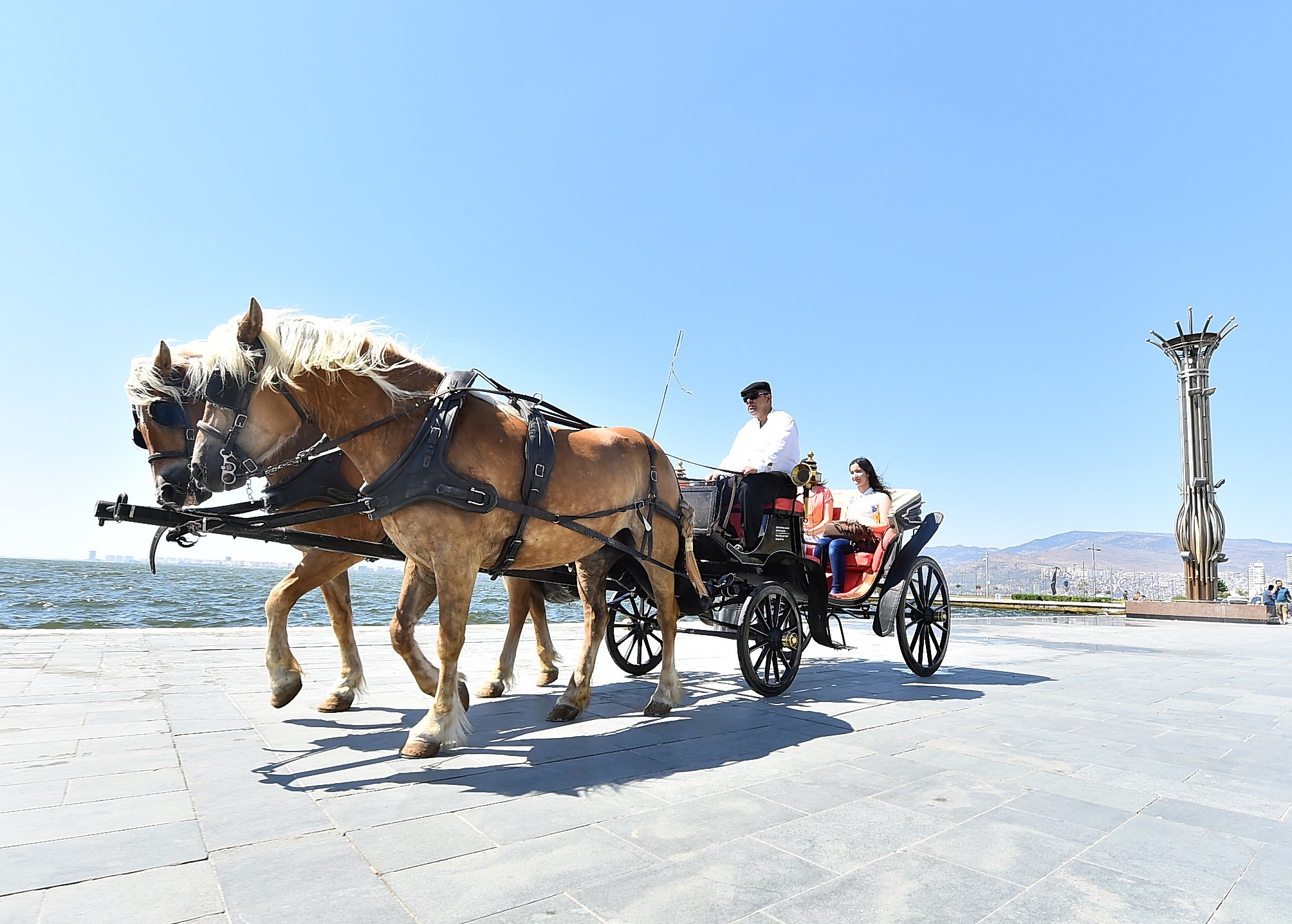 İzmir'de fayton dönemi kapandı