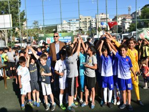 Aliağa’da Geleceğin Yıldızları Ödüllerine Kavuştu