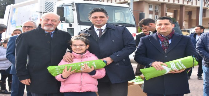 Çocukların Resimleri Temizlik Araçlarına Giydirildi