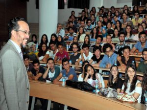 Tıp Öğrencilerine İlk Ders Rektörden