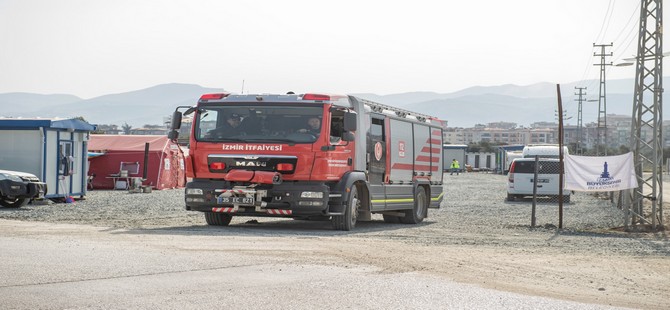 İzmir İtfaiyesi Hatay’da gece gündüz çalışıyor