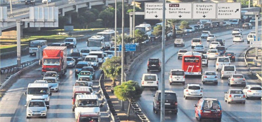 İzmir'de trafiğe kayıtlı araç sayısı Yüzde 7 Arttı