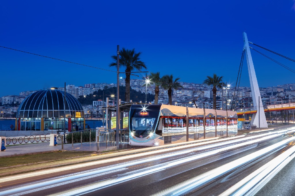 İzmir’in tramvay filosu büyüyor