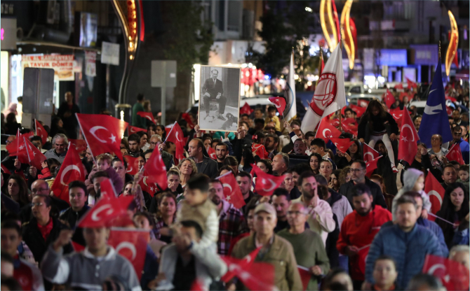 Binlerce Aliağalı Cumhuriyet Kortejinde Buluştu