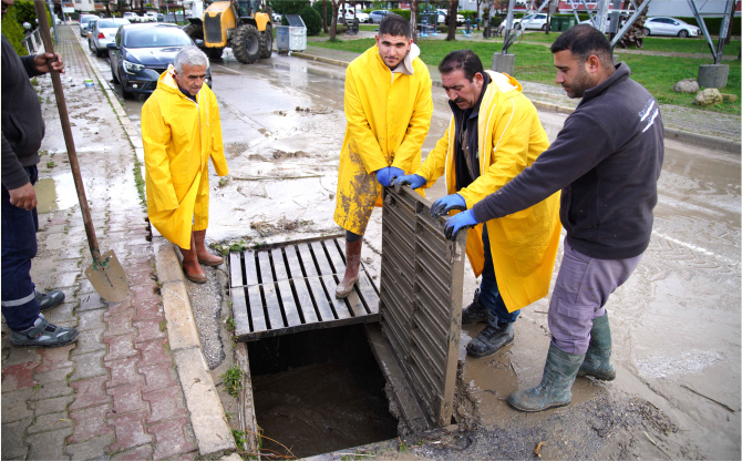 Aliağa Belediyesi’nden Yağmura Hızlı Müdahale