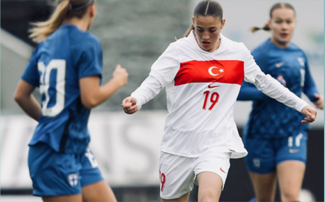 Aliağa’nın Gururu Açelya Nomak Ay-Yıldızlı Formaya Uzandı!