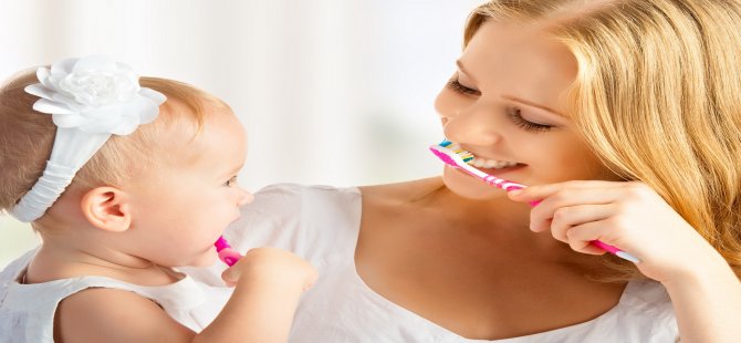 Annelere Bebeklerin Diş Gelişimi için 4 Önemli Tavsiye