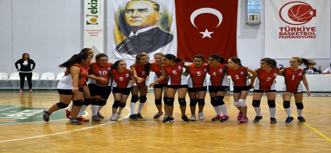 Küçük Voleybolcular Umut Veriyor