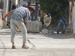 Dikili Belediyesi Fen İşleri Arı Gibi Çalışıyor