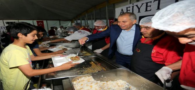 Büyükşehir İftar Çadırı Binleri Ağırlıyor