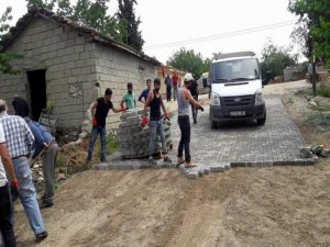 Halılar Mahallesi Tozdan Çamurdan Kurtuluyor