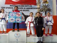 Aliağalı Genç Karatecilerden 12 Madalya
