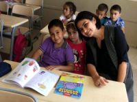 Kiraz’da 700 Öğrenciye Okul Çantası Ve Kırtasiye Seti Hediye Edildi