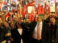 Karşıyaka'da Zafer ve Demokrasi Yürüyüşü
